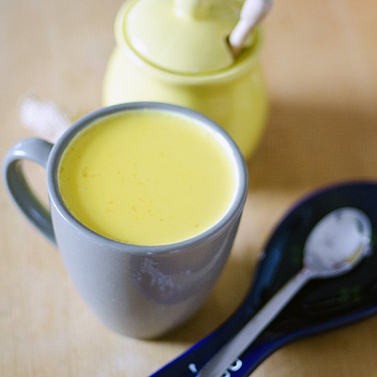 NikkiComma's tweet image. So I found a tasty way to ease my sore throat &amp;amp; mega stuffy nose. You should try it too.  commatose.ca/2019/03/turmer… #sorethroat #homeremedies