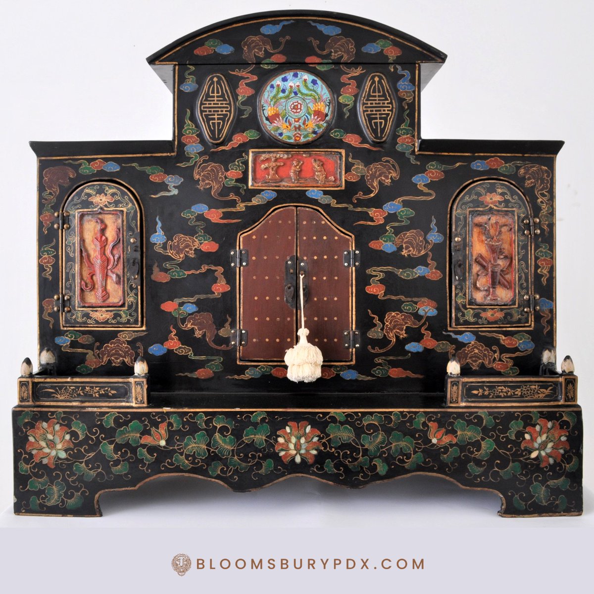 BloomsburyPDX's tweet photo. Antique Chinese Qing Dynasty Buddhistic Shrine/Cabinet, c. 1900. Lavishly decorated and hand painted with cranes, clouds, bats, and other symbols of good fortune and happiness. https://t.co/kxU4l9gdyD
#antique #chinese #qingdynasty #buddhistic #shrine #cabinet #cloisonne https://t.co/7Km68W8iBi