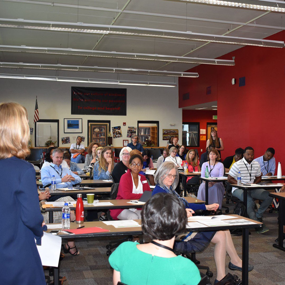 PENCIL4Schools's tweet photo. Join PENCIL in its first-ever Partnership Training on Tuesday, March 26.
#PENCILPartner, Cheryl Mayes, from @thetoolbox4u will train business partners on developing general education and CTE teacher externship programs.
Register Here: https://t.co/EL59f698es https://t.co/BjFhf362QT
