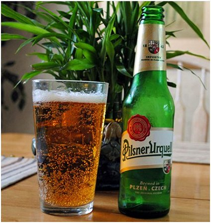 EuroBeerBlog's tweet image. Pilsner Urquell
Style: Czech Pilsner
ABV: 4.4%
Origin: Plzen, Czechia 🇨🇿
Website: pilsner-urquell.cz
Facebook: facebook.com/PilsnerUrquell…
Twitter: @Pilsner_Urquell
EBB Czechia: europeanbeerblog.weebly.com/czechia.html