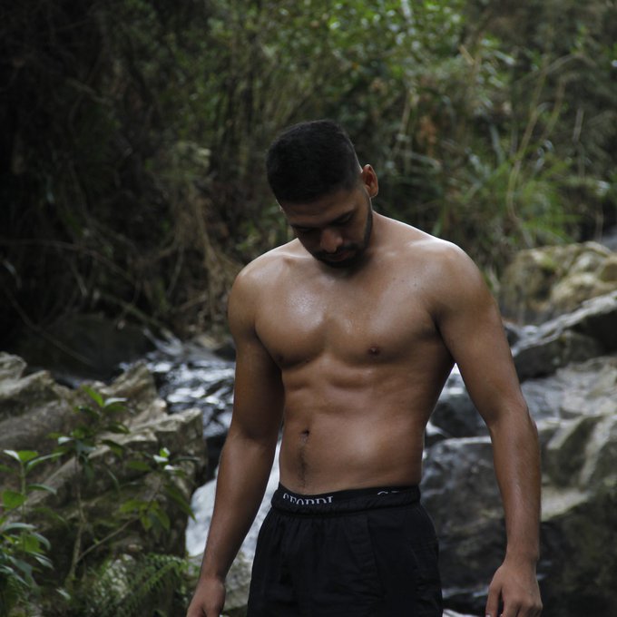 Lets start the week online!!!
find me online at https://t.co/ZiADsOw6Ny 
#muscle #colombian #gay #hairy