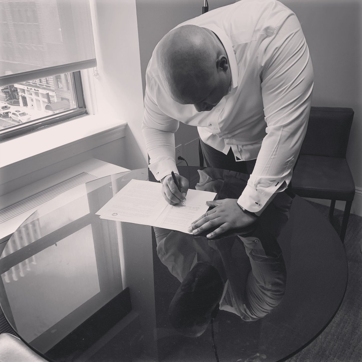 TheSheldonBrand's tweet photo. Iβm coming for all the blessings ππΎππΎ God promised, one signature at a time! Big dreams and hard work = #BigRewards. Stay tuned! π¬π₯πΈ #FounderLife #Scale
#DovetailProject #FoundedIn2009 #10YrsOfService #Dads #Fathers & #Children #SmithBrand #NewYorkNewYork π https://t.co/ypTBoMoRDB