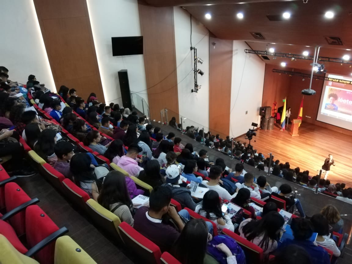 iludlenguas's tweet photo. #Evento | Ilud participó en la bienvenida de los nuevos estudiantes de la Facultad de Ciencias y Educación @udistrital e invitó a los #EstudiantesUD a comenzar su proceso de aprendizaje de una segunda lengua. https://t.co/elGA7Ib4iZ