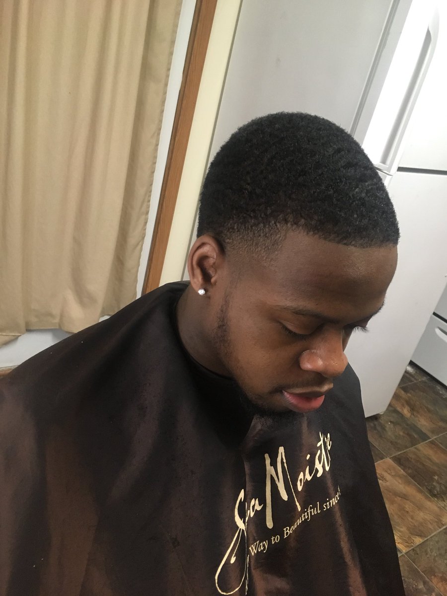 💈 #DaveCutsInAction new hashtag , follow for pics of satisfied customers 💈 #Frostburg #Baltimore #davethegreattt 3 t’s 💰💈 #barberlife #💈 #barbershop #fadegame #menshair #menshaircare #wavegame #barbersoul_ #upnextbarbers