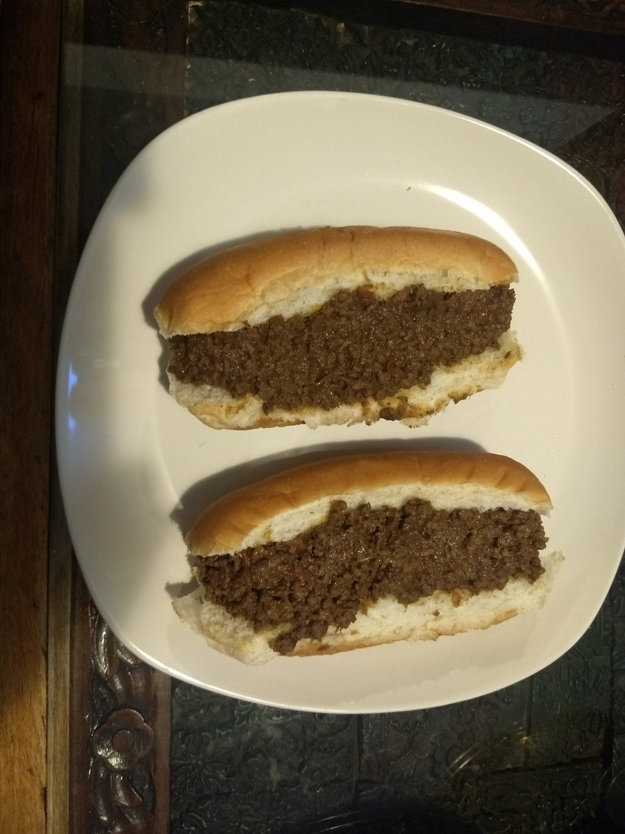 pivo_molim's tweet photo. Keema curry on a hotdog buns #sloppyjoes https://t.co/LfwwMkMyNk