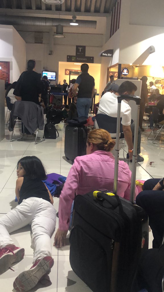 ale_Cetina's tweet photo. Más de 1 hora de atraso el personal de @interjet @interjet_mx  sin información 😡 https://t.co/Owj42AV5Nx