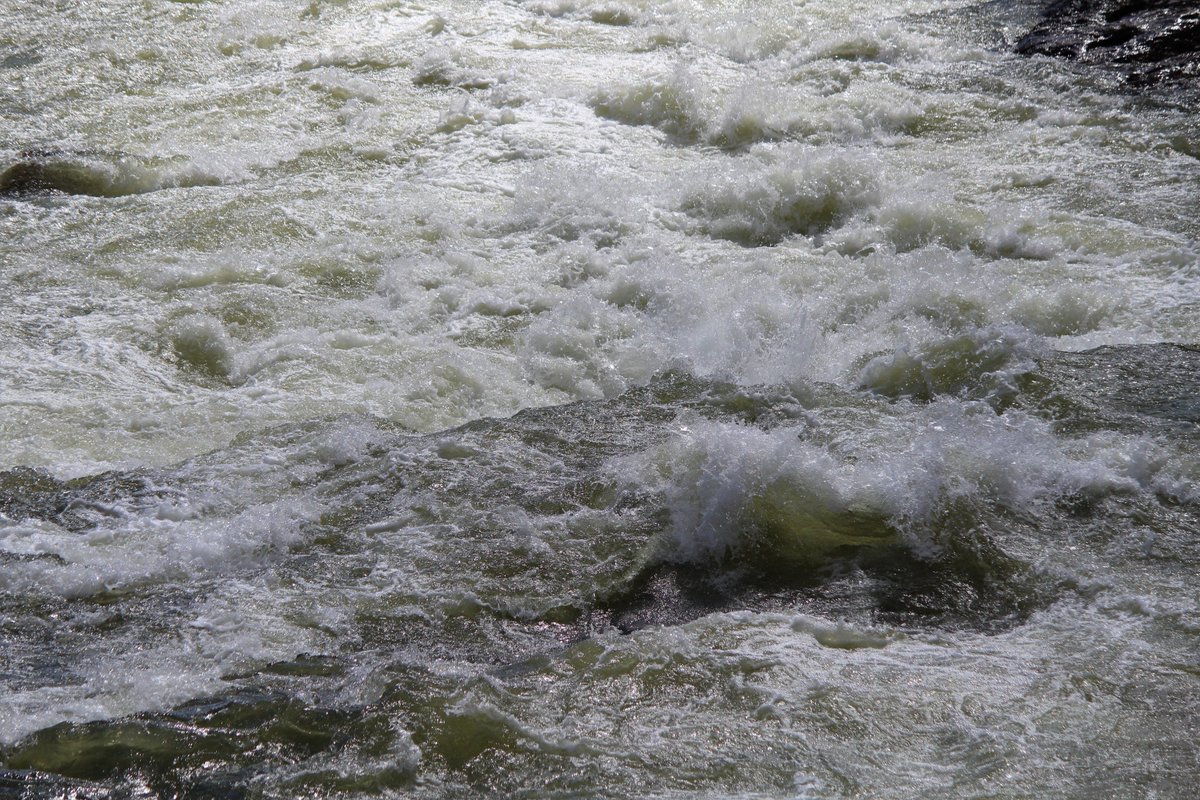 petermarteka's tweet photo. Spring (close enough) rapids on the Housatonic River this afternoon. #BullsBridge #Kent https://t.co/dBxK123u9S