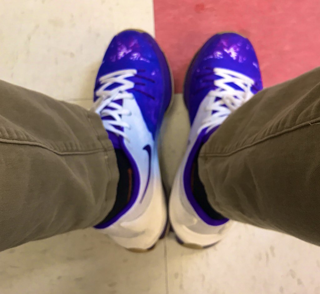 coachphillips_'s tweet photo. On the bright side, I’m back, well not back back but I’m back 🤣🤷🏾‍♀️!!!! Haven’t wore two shoes since ughhhh December 13, 2018 6:30pm 😅! Small victories over here! #NoMoreBoot #ThankGod #LongTimeComing #RehabAboutToGetReal @CoachJonPostU Time to get Swole 💪🏾😂 ! https://t.co/jPXmczyQlW