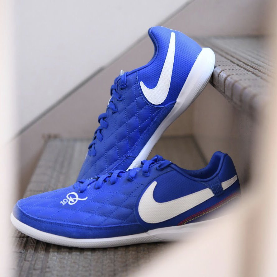 Sws スポーツウェブショッパーズ Nike 10r Collection T Co Ask5w523oe 伝説のプレーヤー ロナウジーニョ 当時の着用シューズからインスパイアされた 10r コレクション 彼の生み出した 2つのゴラッソ を連想させるカラーを採用した Sws スポーツウェブショッパーズ Nike 10r Collection T Co Ask5w523oe 伝説のプレーヤー ロナウジーニョ 当時の着用シューズからインスパイアされた 10r コレクション 彼の生み出した 2つのゴラッソ を連想させるカラーを採用した