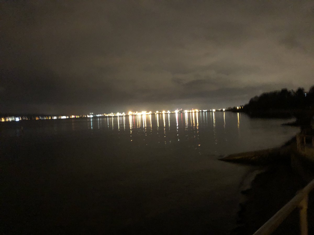 pcarlin70's tweet photo. @newbelfast @purerunningshop @ConorDiver @Billthunderroad @theduncairn absolutely gorgeous night down at the shore, slow run for @LondonMarathon #174trust #virginmoneygiving https://t.co/CqHS738lyX