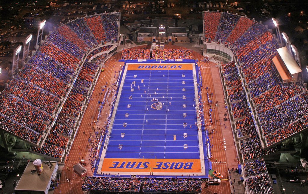 Jackson_laDuke's tweet photo. VERY excited to have received an offer  from Boise State University!! #BleedBlue 🔷🔶 https://t.co/UE5qOHJ75g
