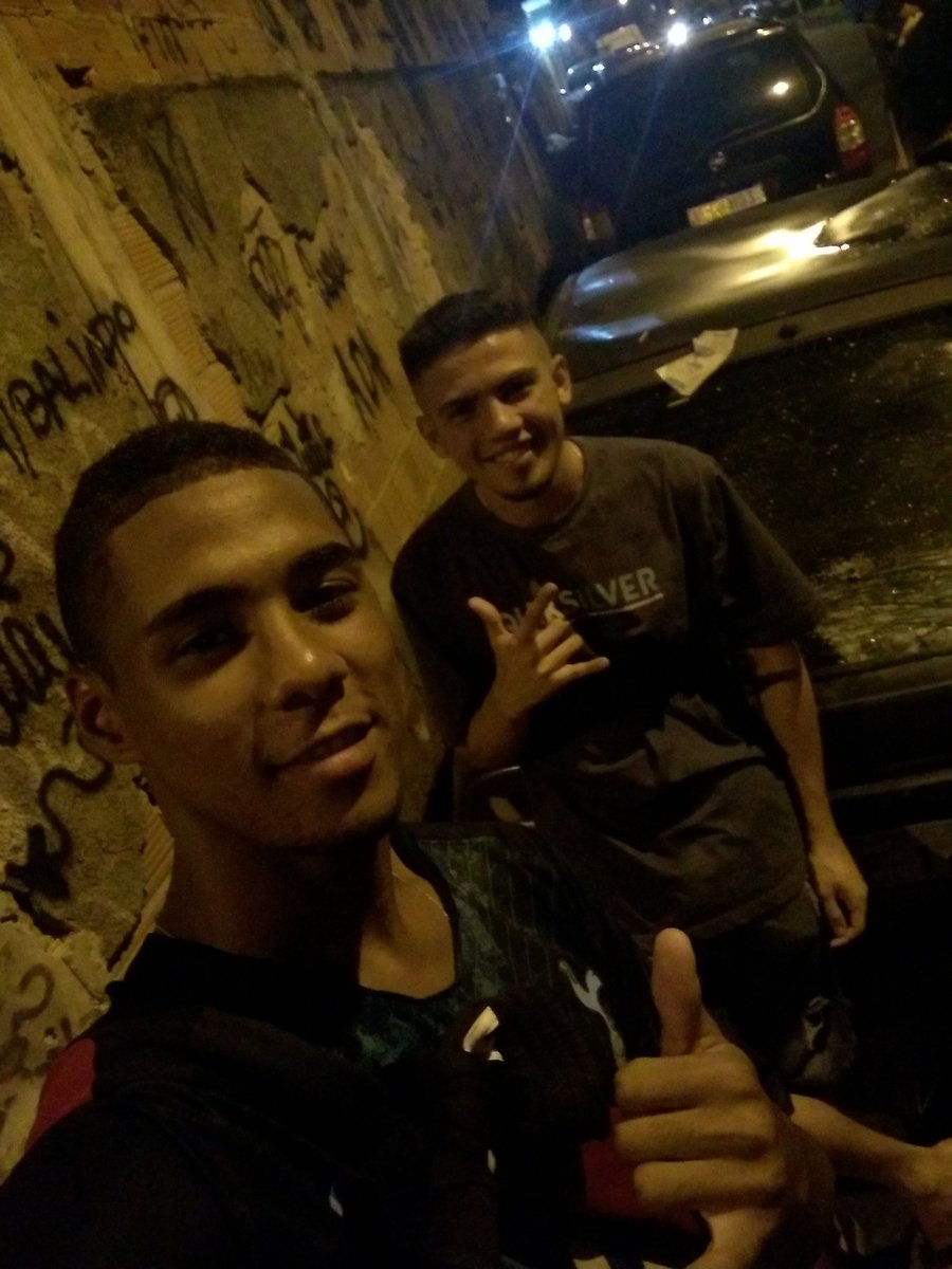 Matheus_lopes96's tweet photo. Nem Cuellar conseguiu para ...😂🥃 #ATAQUETOTAL #PRACIMA @Guilherjovemfla https://t.co/CtFIEOepqi