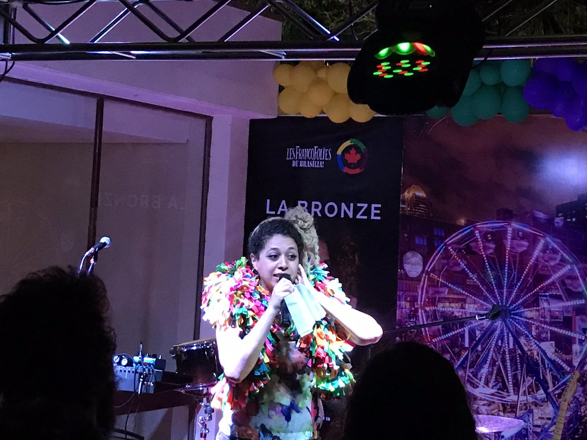 PablovaldesJuan's tweet photo. Uma grande noite em Brasilia ontem celebrando a Francofonia! A cantora canadense @LaBronze3 animou contatos, colegas e amigos num show musical inesquecível no Clube do Canada! #Francophonie2019 #Francophonie 🇨🇦 🇧🇷 https://t.co/wUYOgk8qzB