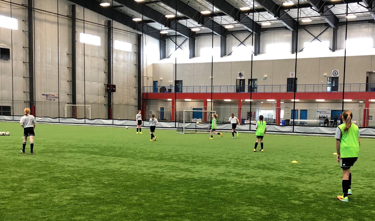 2007 girls with CSA National 'A' Licensed Technical Director - Dave Peak working on defending.  #OASL #Londonfa #development