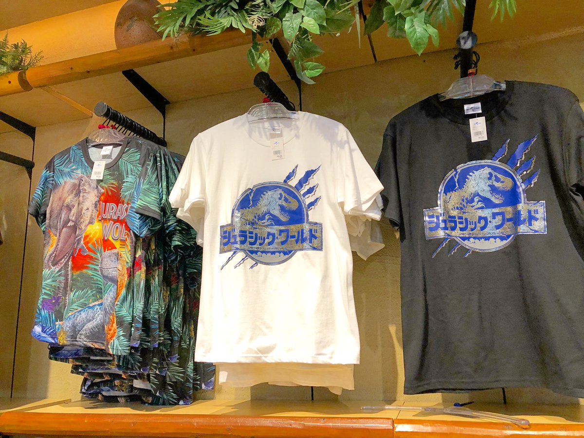 1枚目 ジュラシック・ワールドのTシャツ 左から¥3900、¥3600、¥3600 2 