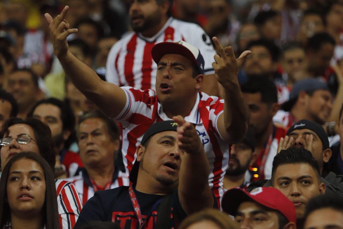ESTOJALISCO's tweet photo. #LigaMX 🇲🇽  45´⏱️‼️MEDIO TIEMPO EN EL AKRON‼️ 

América está ganando el clásico con mucha facilidad ante unas tristes Chivas  

⚽️Nico Castillo 🔴 Jesús Molina EXPULSADO  

🐐0⃣🆚1⃣🦅  

🔴#ENVIVO ▶️https://t.co/uykfnkvTCW https://t.co/2zuEfPd9JO