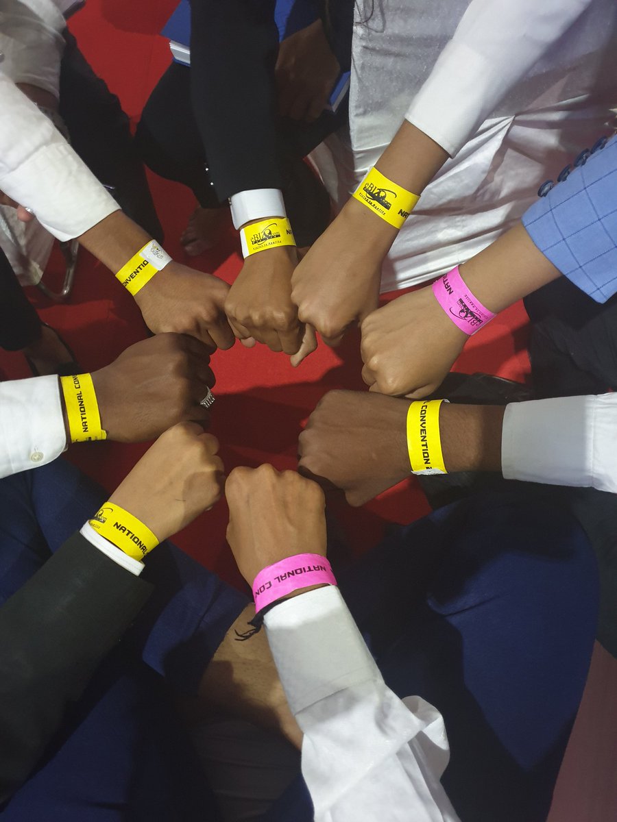 NNabhoya's tweet photo. You cannot break this way unity in youth...!
We r true...
We want justice....
Plzzz do something....
India's youth want ur support..
#justiceforebiz #indiangovernment
 @narendramodi @HRDMinistry
@ZeeNews
@KTRTRS
#aajtak https://t.co/L4PI8r2Y7n