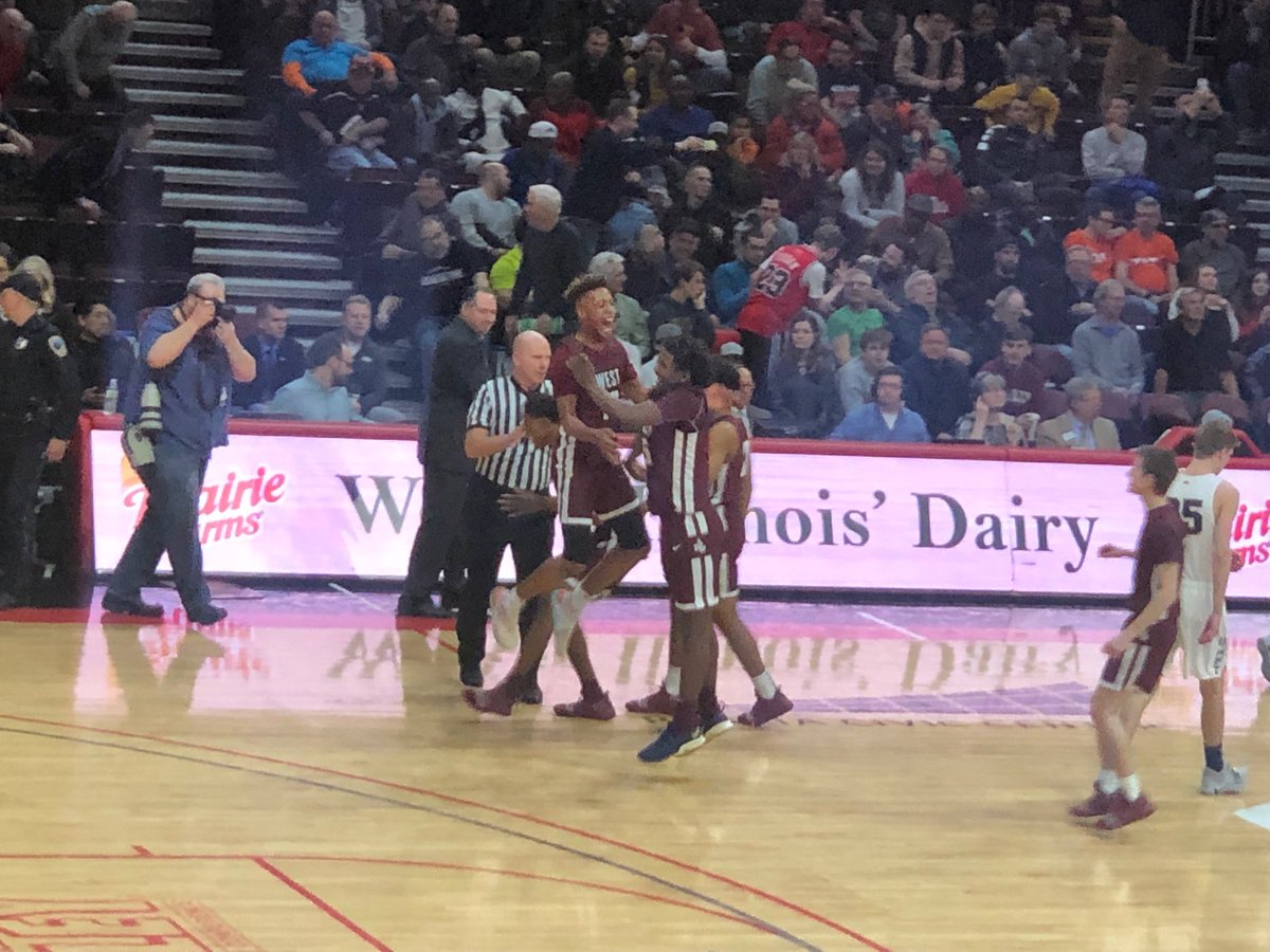 kahokmenshoops's tweet photo. Congrats to the our fellow SWC conference members Belleville West and East St. Louis for both winning state championships today! https://t.co/TfE10MCMHP
