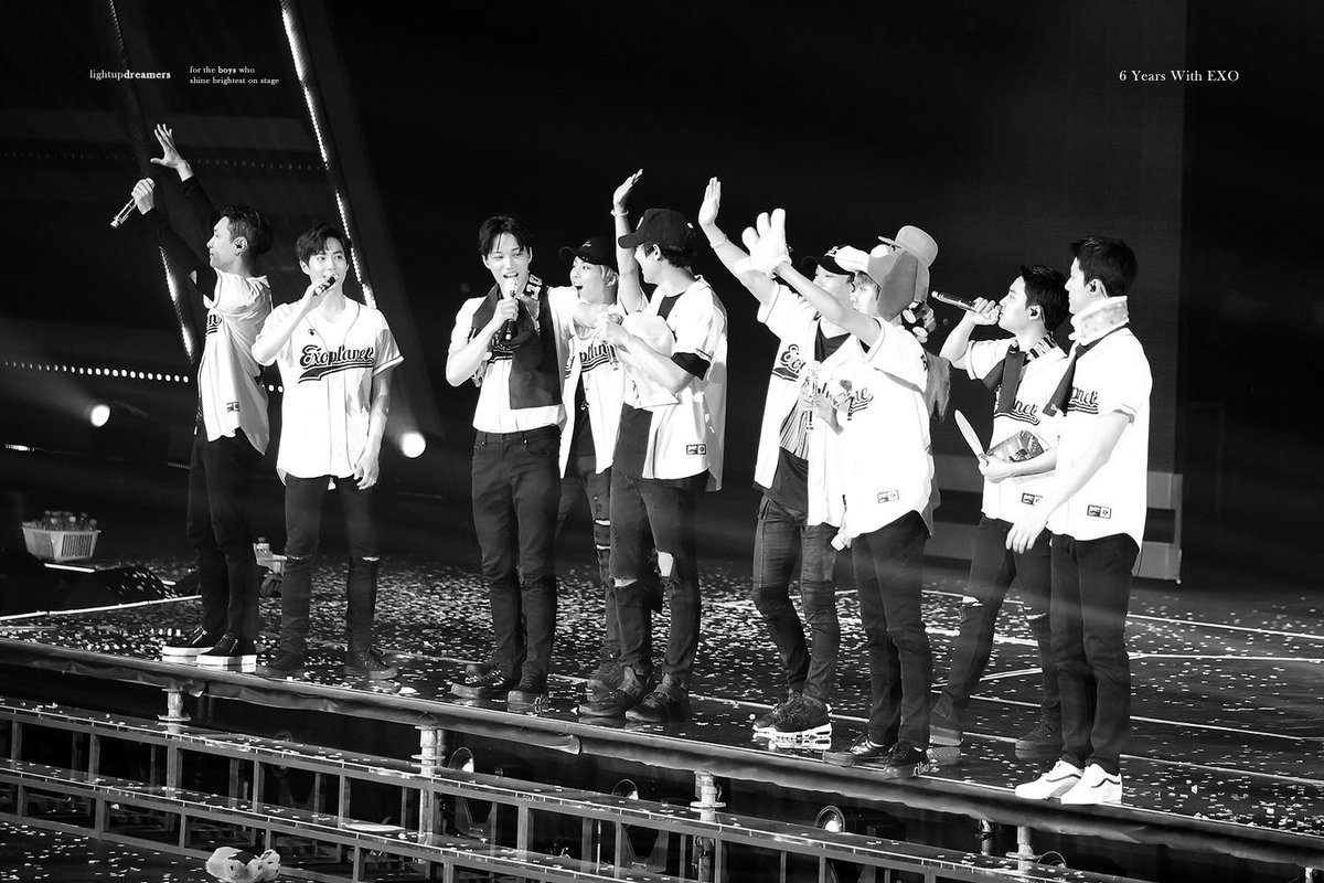 MarkasLotto's tweet photo. [AskERINA]

Kalau EXO ngadain fanmeet di Indonesia, kalian mau beri member EXO hadiah apa?

RT and REPLY with hashtags
#SoompiAwards #TwitterBestFandom #TeamEXO @weareoneEXO 

lotto27 https://t.co/zccQYKaoe1