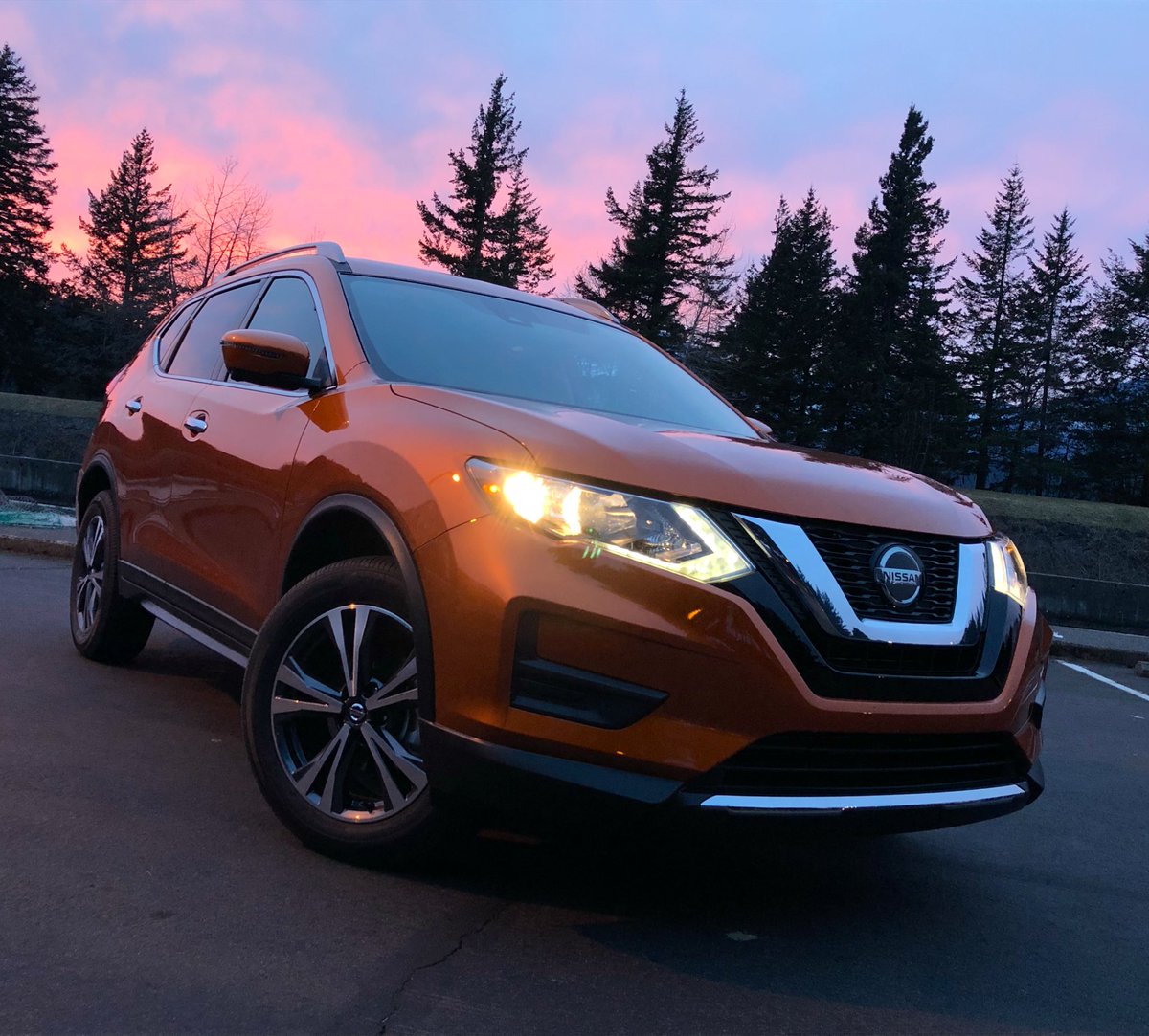 OregonsCarGuy's tweet photo. Spending the evening being #ProPilotAssist-ed in one of the country’s most popular SUVs. @NissanUSA Rogue https://t.co/ccH0dGrkfn #NoFilter @NissanNewsUSA https://t.co/eEHCYi0vTF