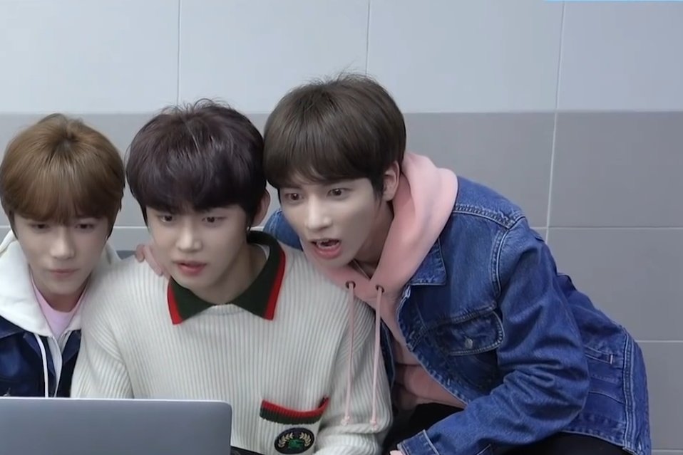 ramyunbxy's tweet photo. Omg díganme qué no soy la única que se dió cuenta de el gesto de taehyun que cuando se concentra inconscientemente abre la boca jsjaja se me hace muy tierno 😂💞 https://t.co/Kxriuy5psS