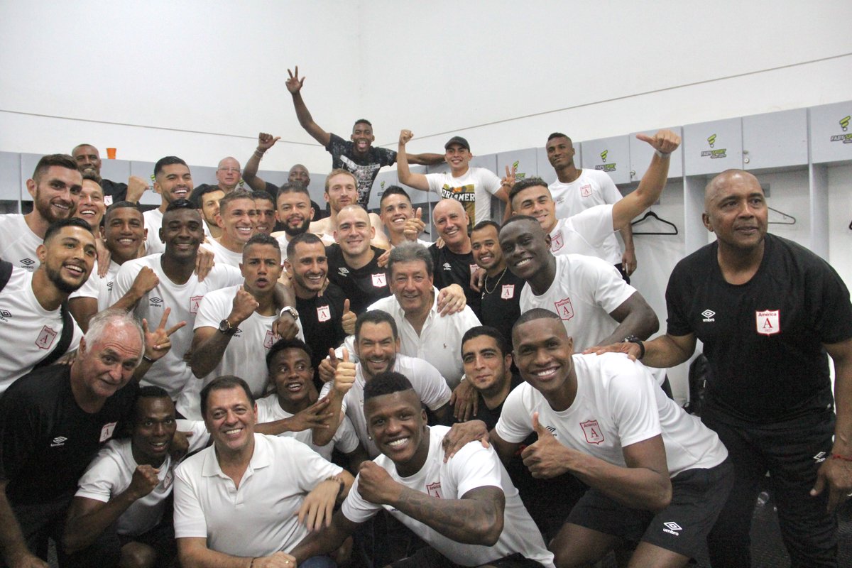 AmericadeCali's tweet photo. ¡Unidos vamos por TODO #SomosEscarlatas ! https://t.co/VPHHOJTBKu