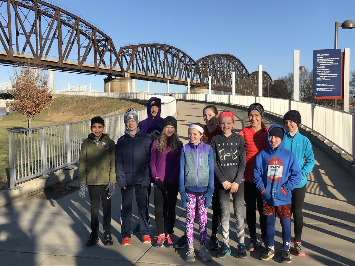 CrosbyTrack's tweet image. Big Four Bridge Run on a brisk, gorgeous morning-with two 5th grade girls we can’t wait to call Cougars!  Love our Saturday runs with friends &amp;amp; family (and sometimes hot cocoa)