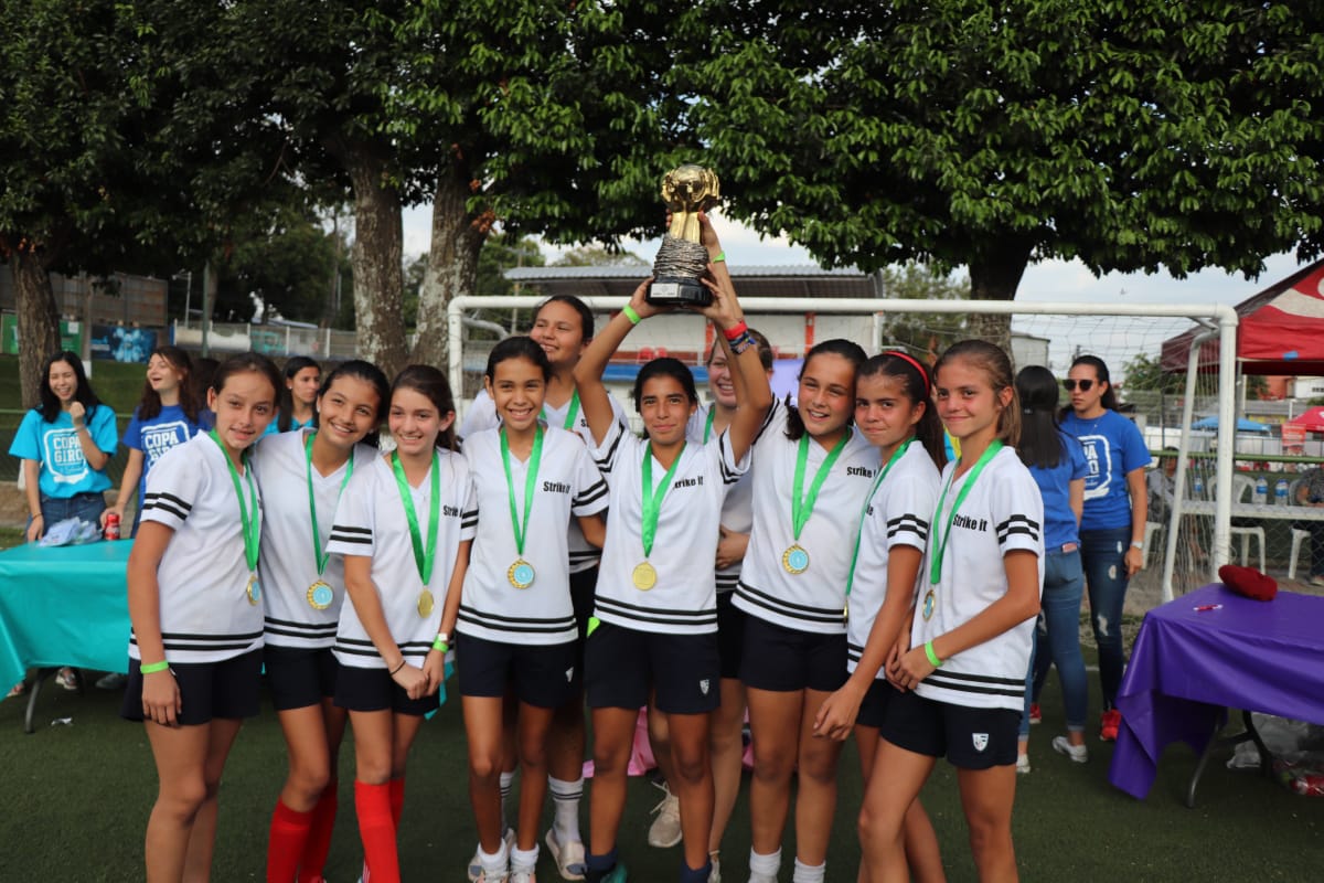FESAELSALVADOR's tweet photo. Un día de mucha alegría y sano entretenimiento en la #CopaGiro 🏆 de #FútbolFemenino en #FESA Santa Tecla ⚽
¡Muchas felicidades a todas las participantes y organizadores de #CopaGiro2019! ⚽🏆👏 https://t.co/6NvJ7CDERS
