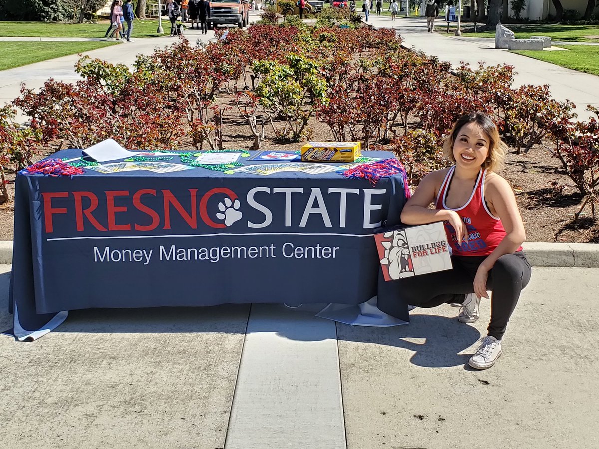 Sunshine_N_Lee's tweet image. Picked up my gradbox the other day and stopped by @FS_MoneyCenter table to show support !

#PRdogs #fresnostate #graduation #moneymanagement
