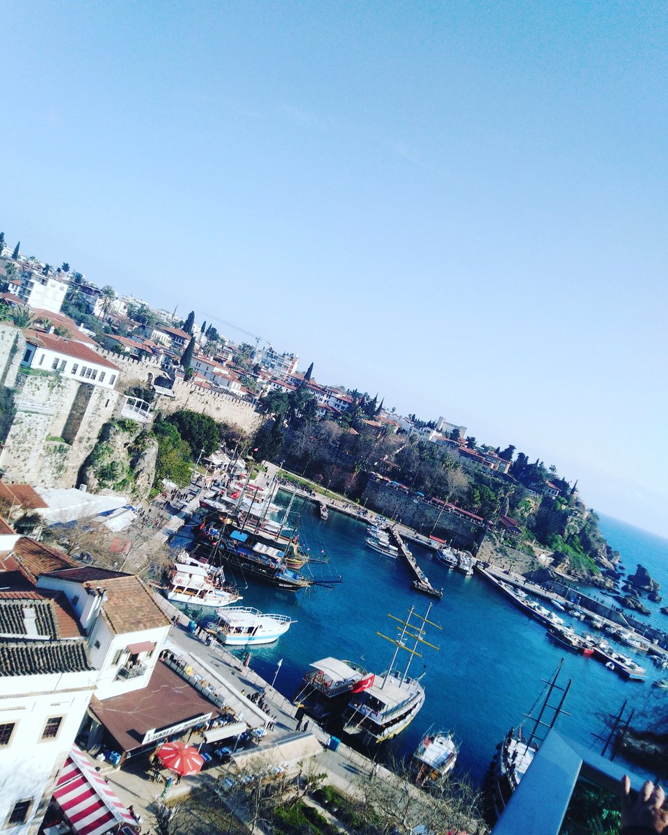 Dünüyle ünlü insanlar bugün gün yüzü görmezler.