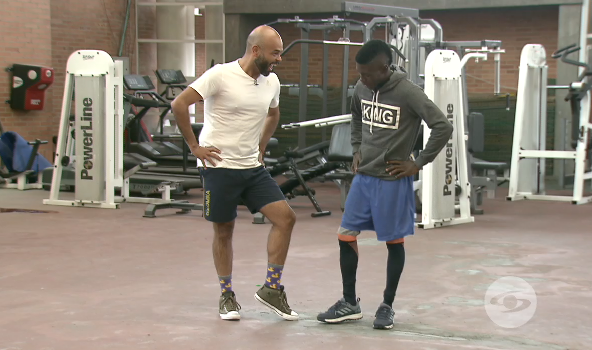 LaRedCaracol's tweet image. #ManosAlFuego
A Vargas se le quedó la ropa deportiva para entrenar y al profe Yuberjen tuvo que improvisar.