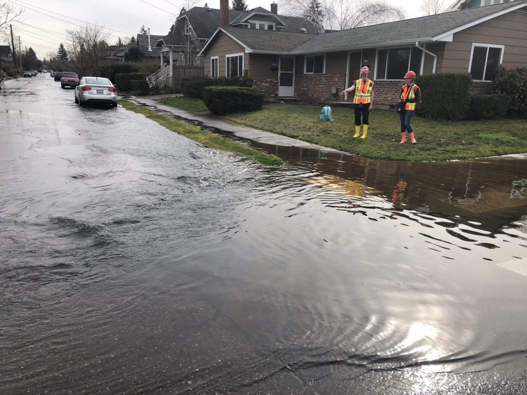 BrianASKATU's tweet photo. People ride and walk down the center of Alberta as the water line recedes along this stretch #LiveOnK2 https://t.co/AFHoPkyGXi