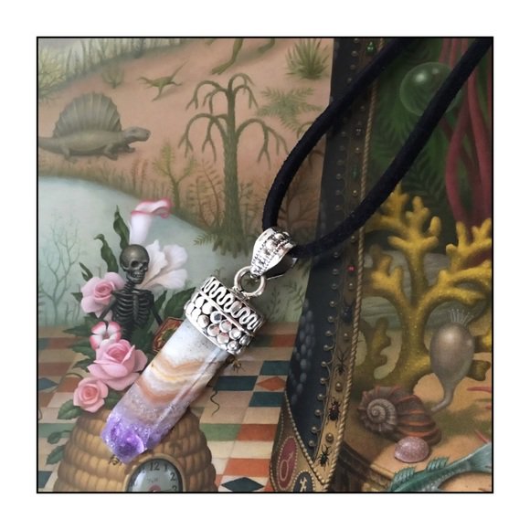 JenLovesJava1's tweet image. So good I had to share! Check out all the items I'm loving on @Poshmarkapp from @WouldGG #poshmark #fashion #style #shopmycloset #healingstonesandcrystals: posh.mk/YZCofelr1U