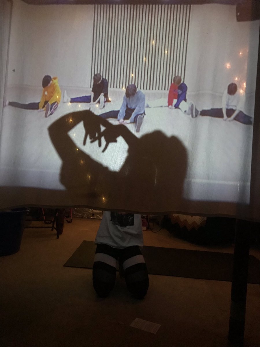 munchkin4848's tweet photo. Someone’s practicing! #crown @gracelynn2903 @TXT_members @TXT_bighit https://t.co/I8MKZz4pHJ