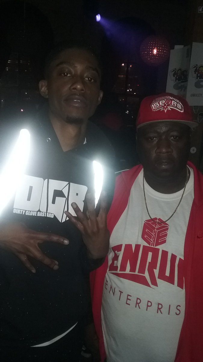 2fiftyonecommit's tweet photo. #MobileAl We outchere!!! #sxsw #AustinTX @MattazikMuzik @RICHCOLEON @luccilu251 @djdirtydan @MIKQUIS @RyloRodriguez @EnrunTv #music ✊ #networking #alabamahiphopweek @AlabamaAwards @ALABAMASTANDUP #2Fiftyone 💪 https://t.co/QWpbNkTkyr