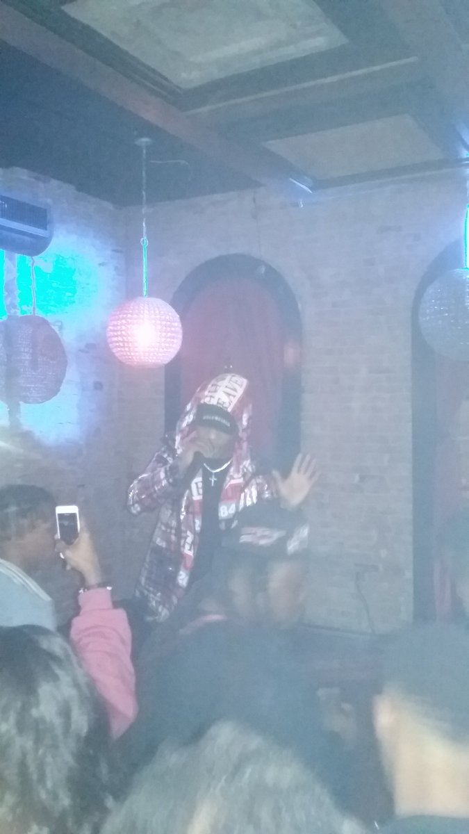 2fiftyonecommit's tweet photo. #MobileAl We outchere!!! #sxsw #AustinTX @MattazikMuzik @RICHCOLEON @luccilu251 @djdirtydan @MIKQUIS @RyloRodriguez @EnrunTv #music ✊ #networking #alabamahiphopweek @AlabamaAwards @ALABAMASTANDUP #2Fiftyone 💪 https://t.co/QWpbNkTkyr