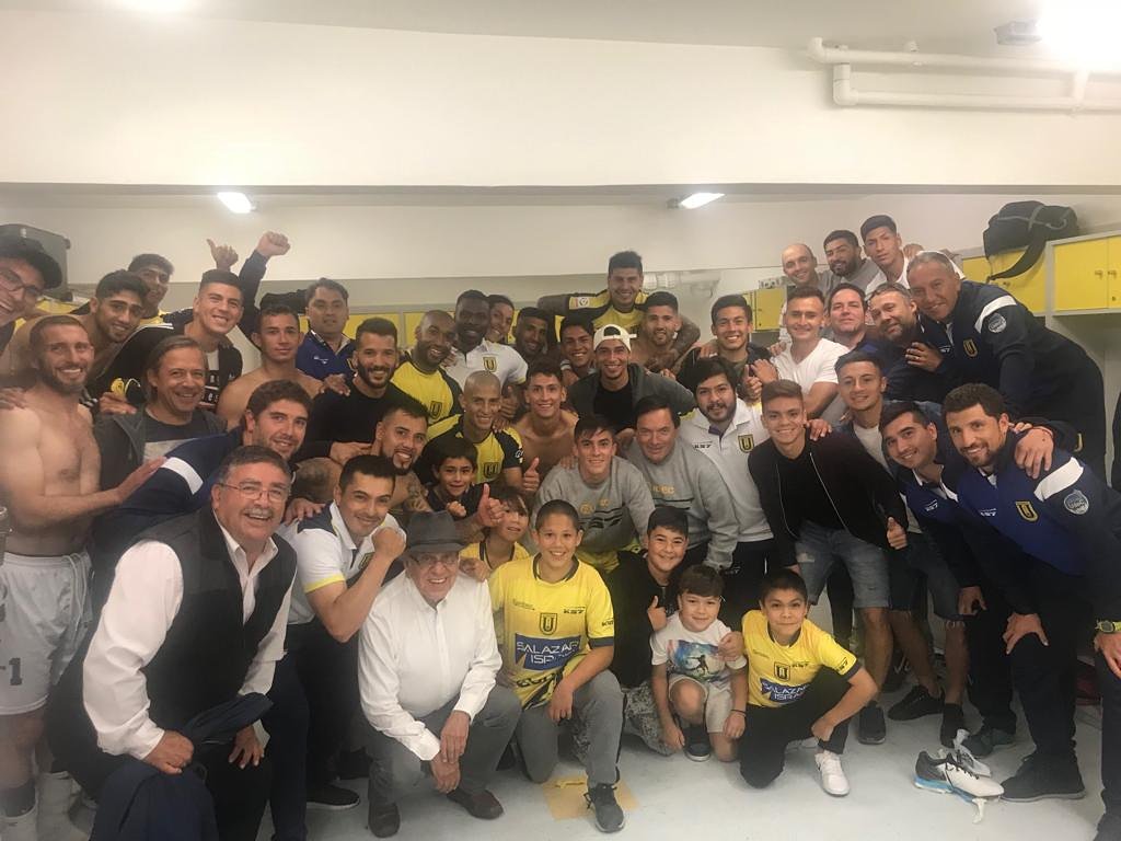 Todos juntos somos más fuertes 
💛 💙 
#GanaSinOrgulloPierdeSinRencor #CampeonatoAFPPlanVital