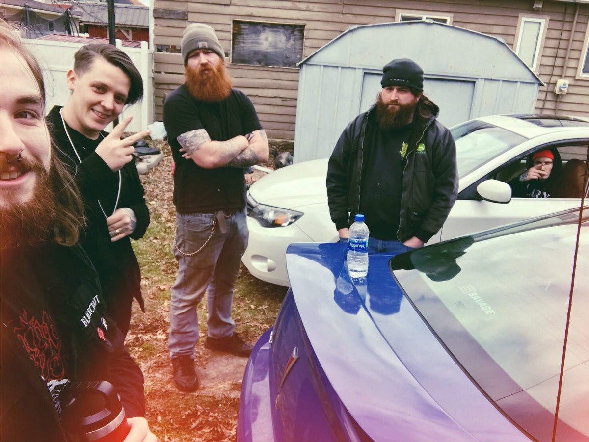 junior_cheatham's tweet photo. Saturday’s are for the boys ⚰️⚒ #squad #casketmaker https://t.co/CfF7qBSY01