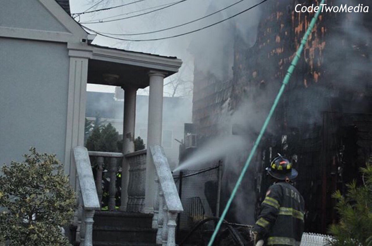 OfficialCodeTwo's tweet image. Lawrence-Cedarhurst, New York- At approximately 06:47 AM on Saturday 3-16-2019 the Lawrence - Cedarhurst Fire Department responded to a reported house fire on 578 1st St. Upon arrival of units they were met with a heavy fire load throughout the house. #newyork #stringers #codetwo
