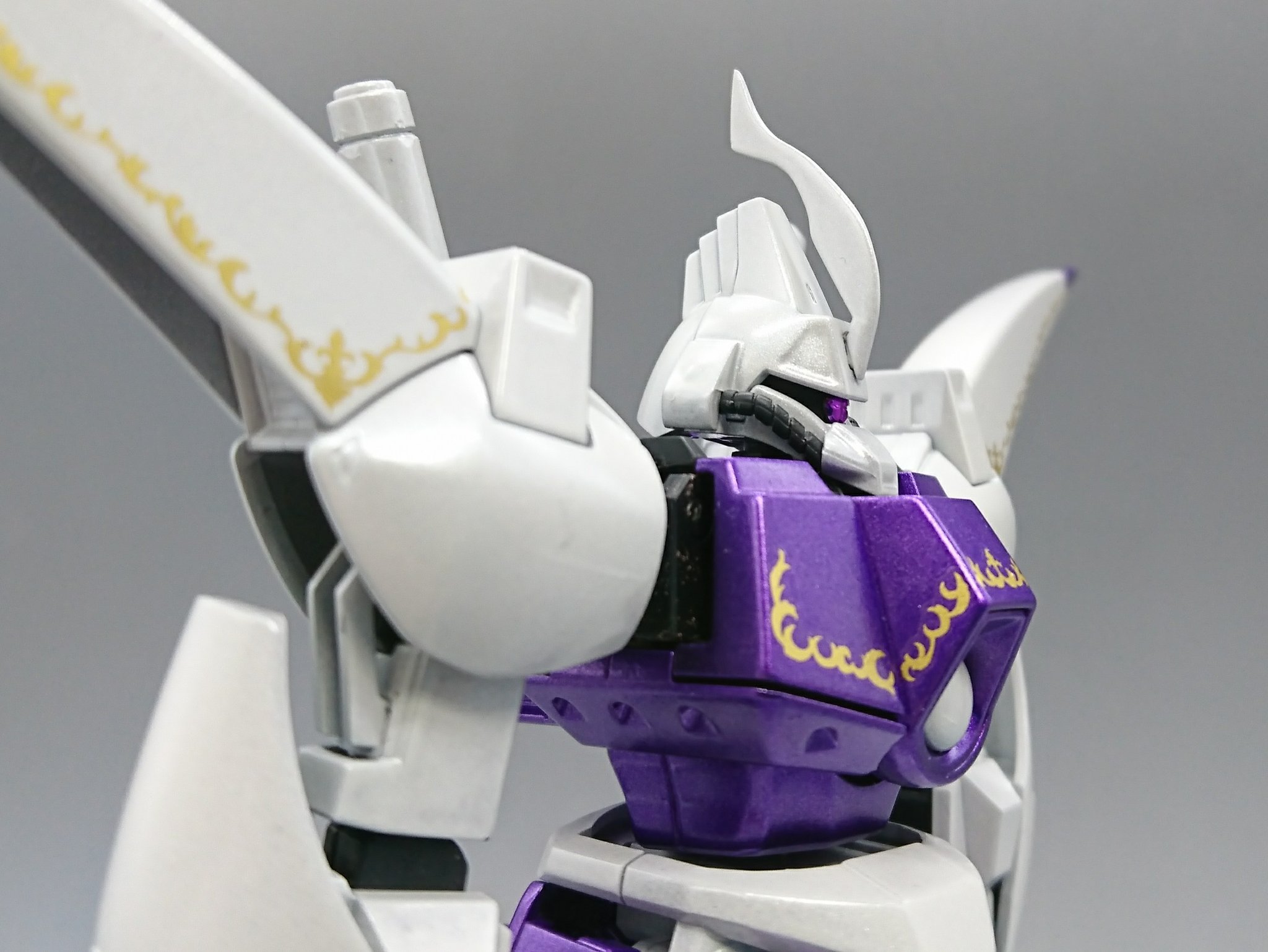 しもん Hguc ガズアル ガズエルを混ぜ テキトーに表面処理して 白はグランプリホワイトの上からパールコート 紫はgxメタルバイオレット 超カンタン仕様です 新キット発売時も皆やってた左右対称ガズ 身も蓋もないけど男の子って感じし