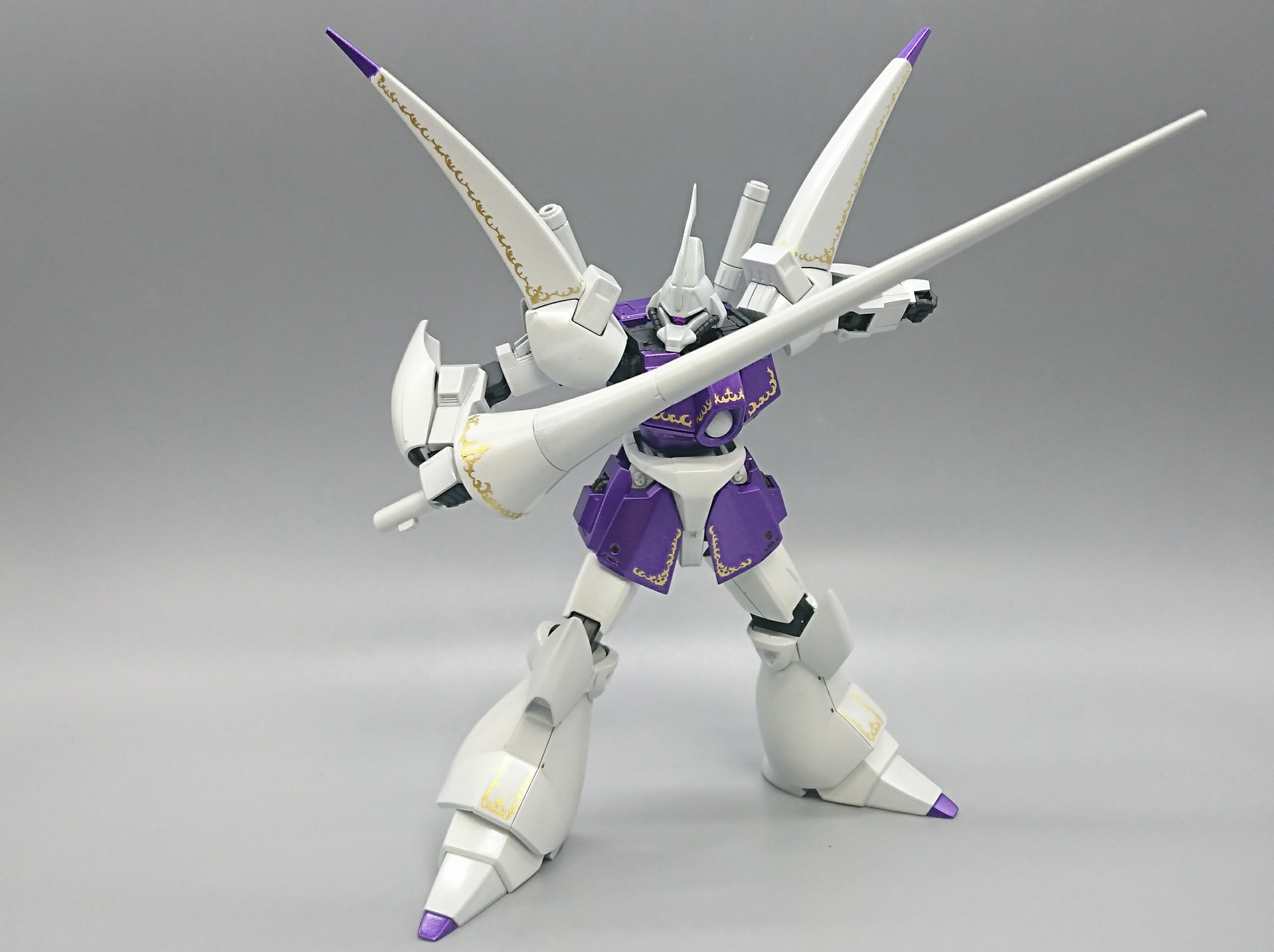 しもん Hguc ガズアル ガズエルを混ぜ テキトーに表面処理して 白はグランプリホワイトの上からパールコート 紫はgxメタルバイオレット 超カンタン仕様です 新キット発売時も皆やってた左右対称ガズ 身も蓋もないけど男の子って感じし