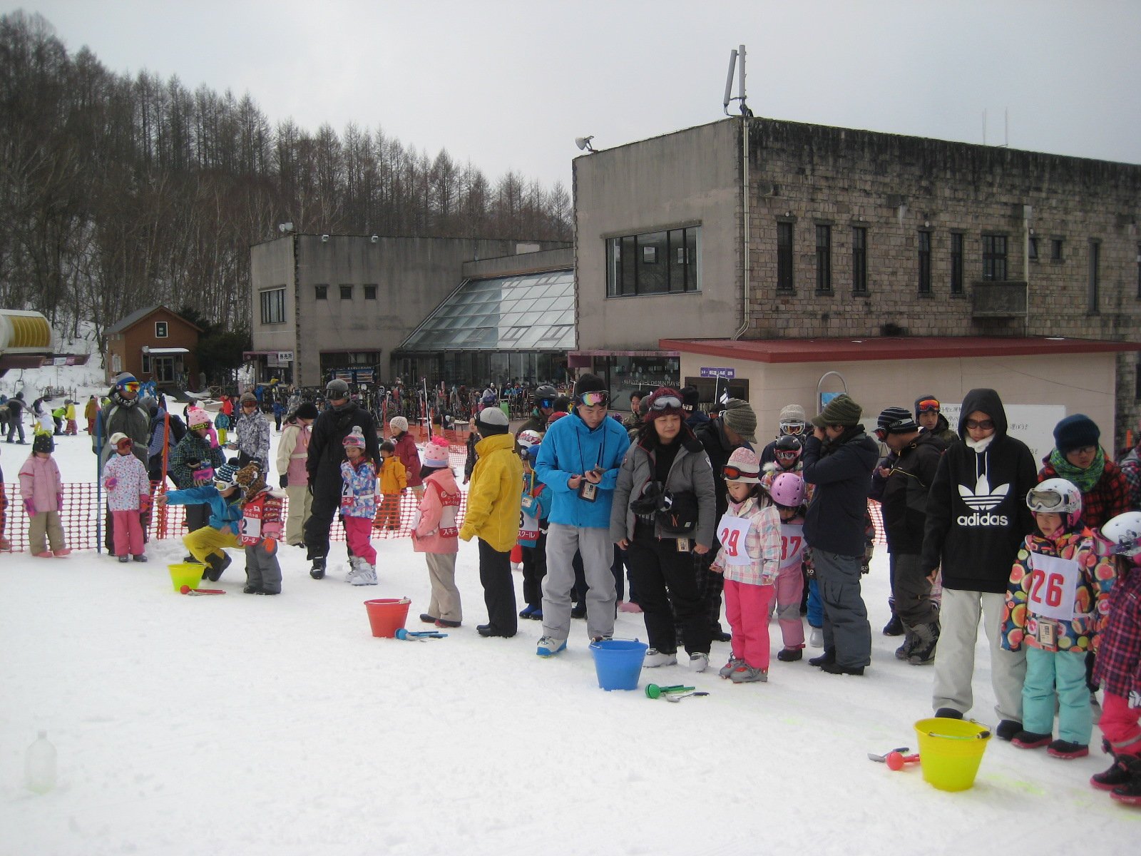 3月親子イベント第3弾 親子雪上運動会 が開催されました 雪が舞う寒い中となりましたが 皆様の熱い団結力で寒さも吹き飛び 大変盛り上がっ 19 03 17 南佐久 川上村 スキー場 シャトレーゼスキーリゾート八ヶ岳 3月親子イベント第3弾 親子雪上運動会 が開催されました 雪が舞う寒い中となりましたが 皆様の熱い団結力で寒さも吹き飛び 大変盛り上がっ 19 03 17 南佐久 川上村 スキー場 シャトレーゼスキーリゾート八ヶ岳