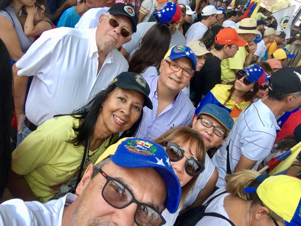JackieMarVelaz's tweet image. Excelente asamblea de ciudadanos con @dipjosetrujillo @stalin_gonzalez @karinsalanova y @Miguel_Pizarro. Hoy más que nunca, sigo creyendo que Hay un camino, que estamos en el y que VAMOS MUY BIEN!🇻🇪#16M #FundaciónMendoza #Maracay #Aragua  #OperaciónLibertad  #UnidosYMovilizados
