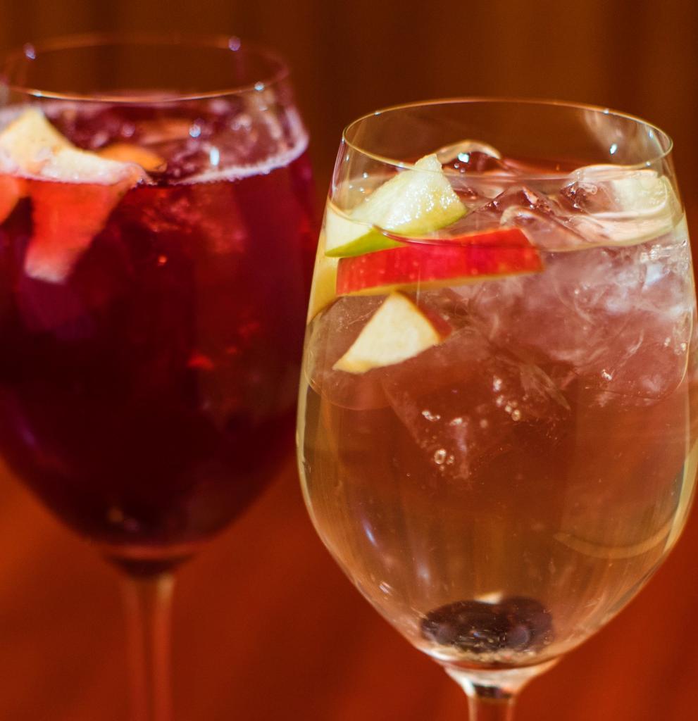 FixLV's tweet image. Light, fresh, and fruity. Enjoy a sangria next time you're in. 

View our cocktail menu: goo.gl/U3Mq9K