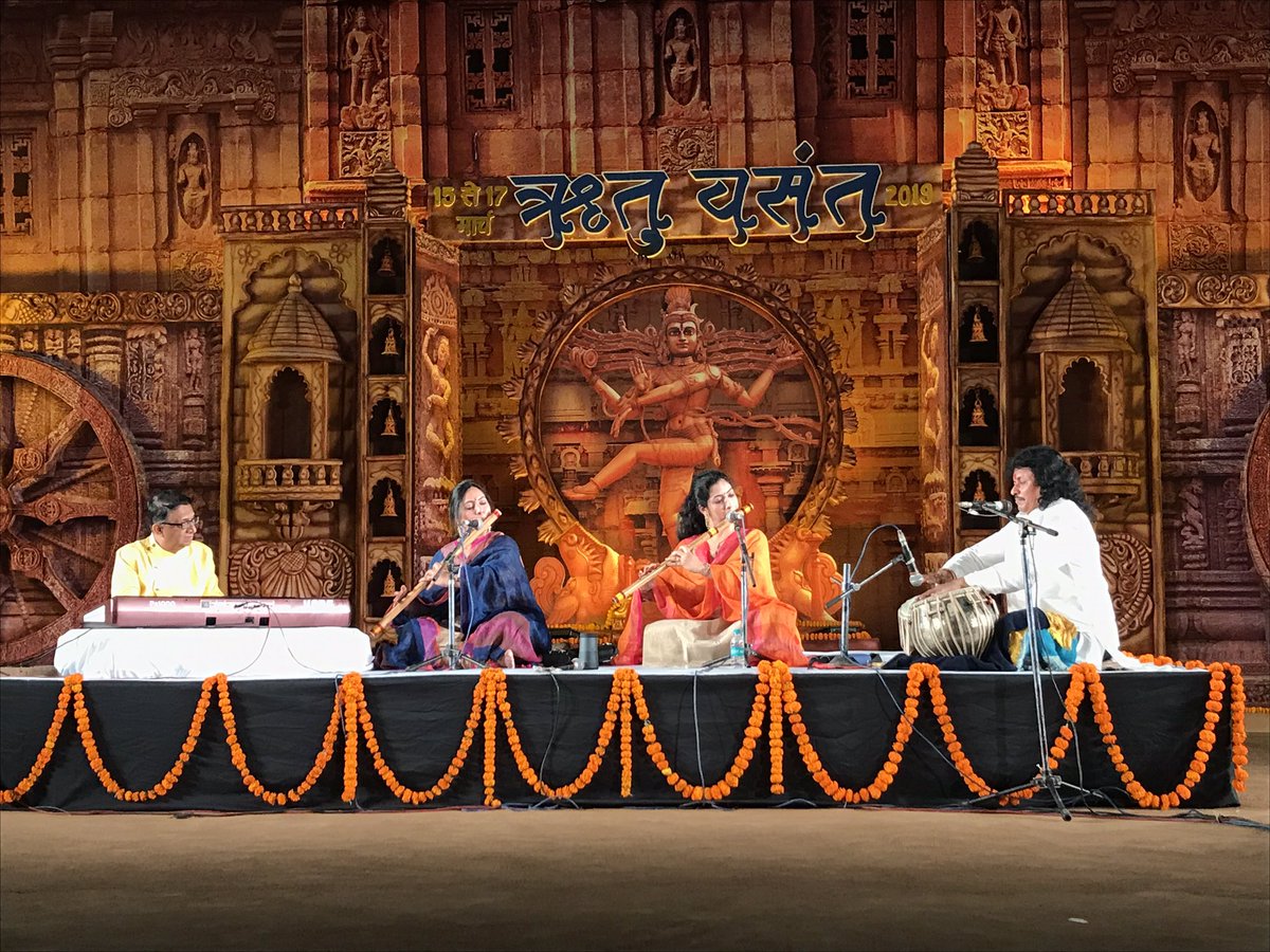 debopriya_flute's tweet photo. Was a delight performing at the Ritu-Vasant festival in Udaipur last eve. #beautifulstage #lovelyambiance #shilpagram #Udaipur #blessed https://t.co/dHr4FEb9XH