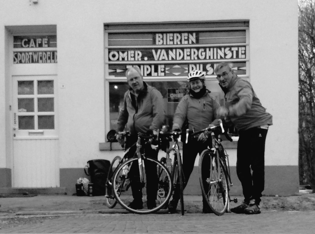 Trying to recreate the iconic <a href="/OmerVDG/">Omer Vander Ghinste</a> photo. Badly.