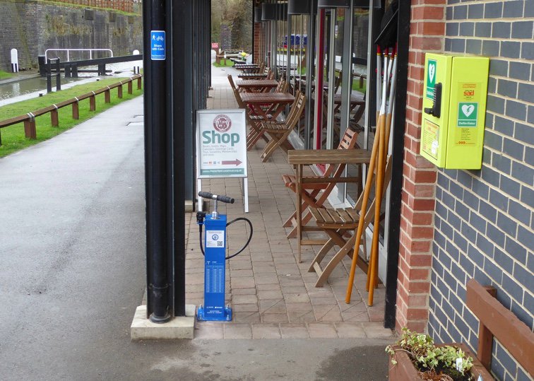 Our new public bike pump is now installed at the Hollingwood Hub on <a href="/SustransEMids/">Sustrans East Mids</a> NCN67 &amp; <a href="/TPT_National/">Trans Pennine Trail</a> thanks to <a href="/cctrust/">Chesterfield Canal Trust</a> ! <a href="/DesChes/">Destination Chesterfield</a> <a href="/CycleDerbyshire/">Cycle Derbyshire</a> <a href="/ActiveDerbys/">Active Derbyshire</a> <a href="/ChesterfieldBC/">Chesterfield Borough Council</a> @ChesterfieldVIC <a href="/cspirecc/">Spire Cycling Club</a> @holling1
