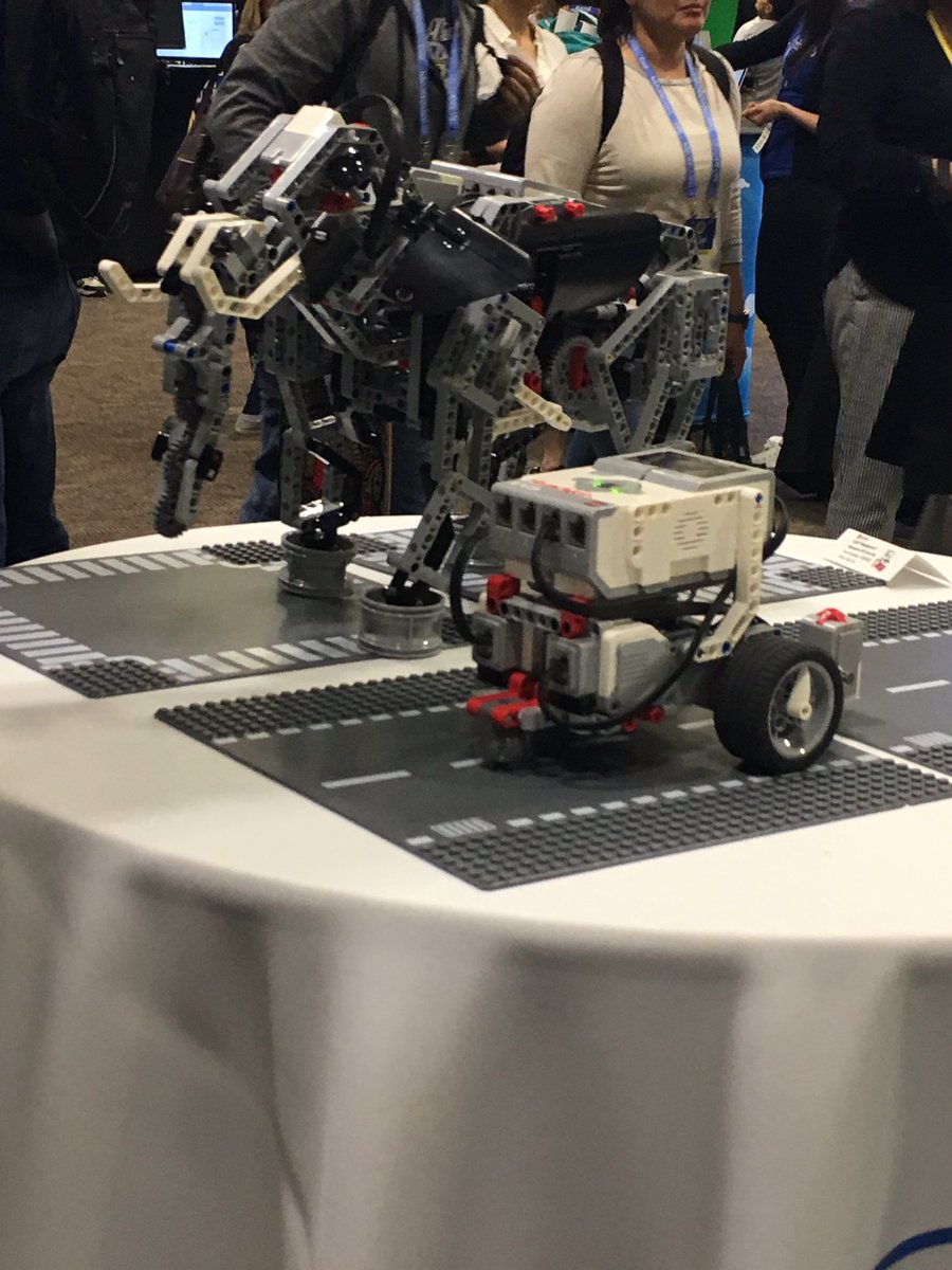 mgrabarkewitz's tweet photo. #CUE19 was a blast this year! #mvusdrocks https://t.co/yB5x50LnNl