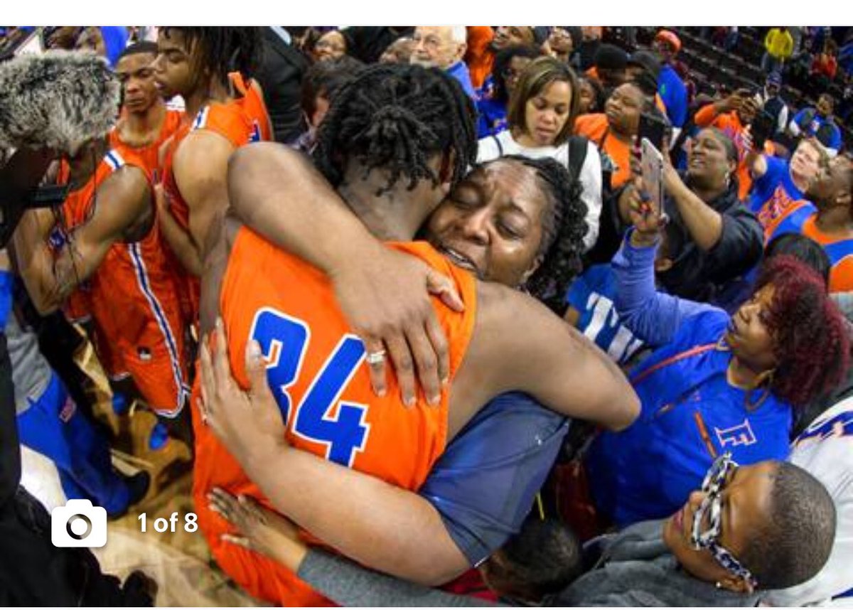 TerrenceHargro1's tweet image. I love her so much man thank you momma I will continue to make you proud and I promise we getting out of here 💙🙏🏽