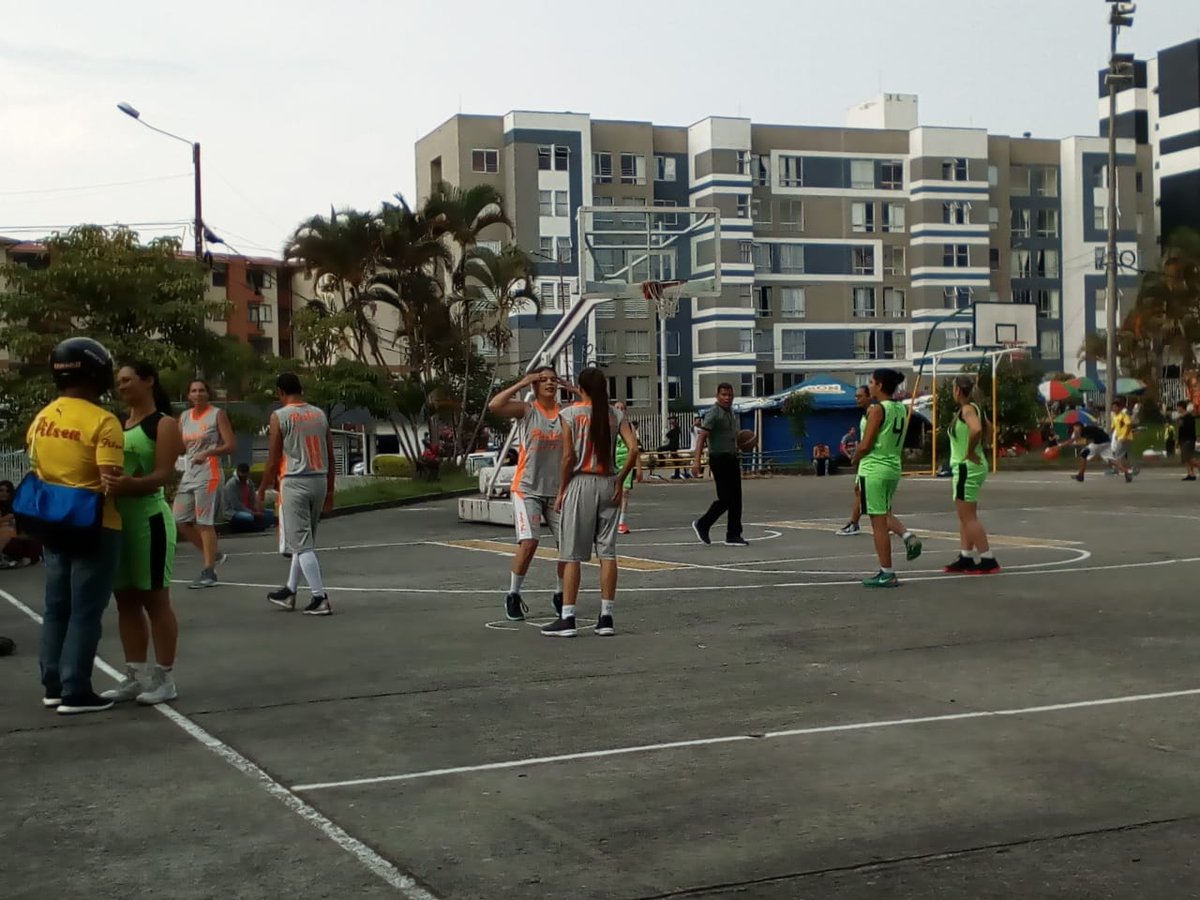 MAESSPORT's tweet photo. EXCELENTE JORNADA LA DE HOY EN EL INICIO DE NUESTRO BIG 3 MAES 2019,16 PARTIDOS EN LA PRIMERA JORNADA,GRANDES EMOCIONES Y MUCHO BASKET SEGUIMOS MARCANDO DIFERENCIA https://t.co/UZwrDA4GYa